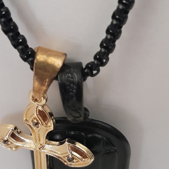 Ed Hardy Dog Tag Cross Pendant Necklace - Picture 4 of 6